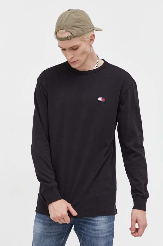 Бавовняний лонгслів Tommy Jeans колір чорний з аплікацією (3557713)