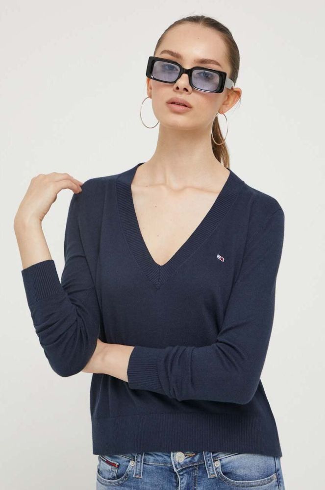 Светр Tommy Jeans жіночий колір синій легкий гольф (3426218)