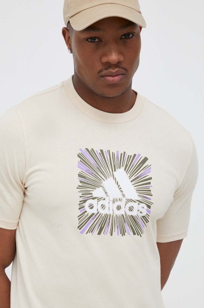 Футболка adidas чоловічий колір бежевий з принтом