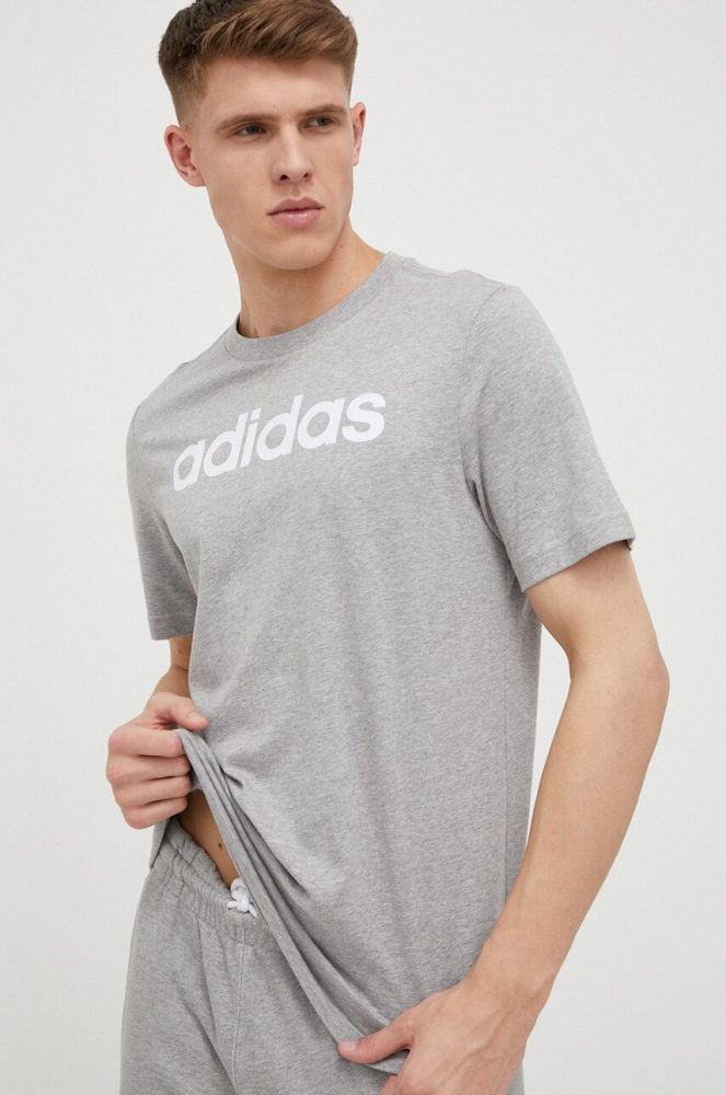 Бавовняна футболка adidas колір сірий з принтом (3192176)