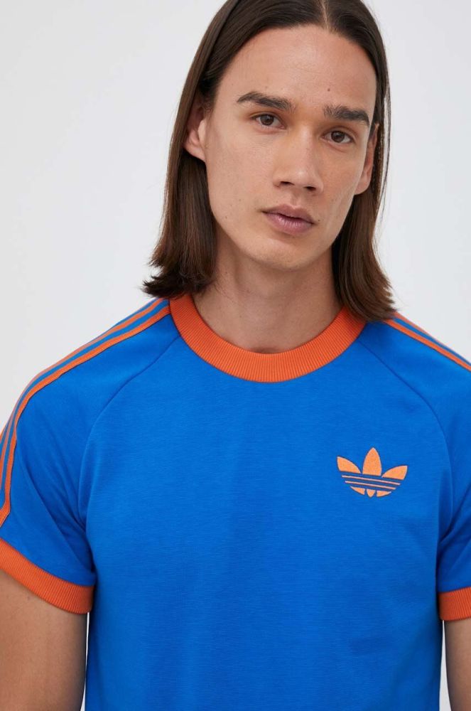 Футболка adidas Originals чоловічий з аплікацією колір блакитний